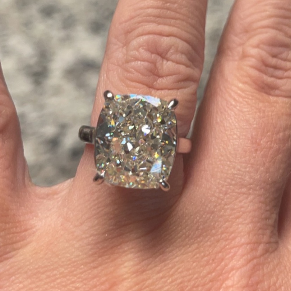 7 carat size 6 rhodium plated ring